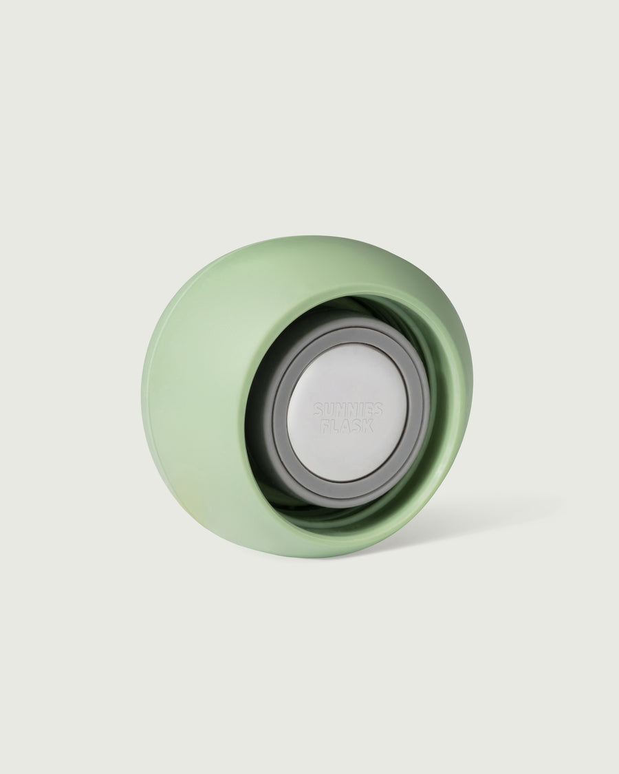 Sunnies Flask Pebble cap green front diagonal