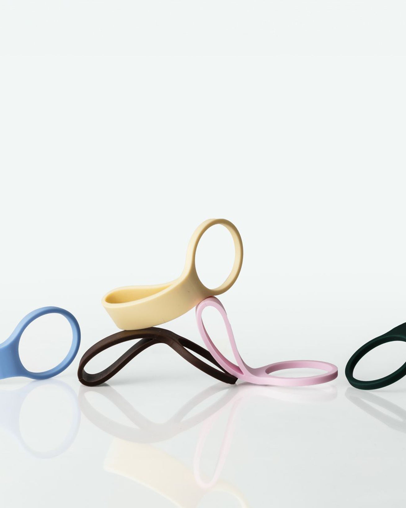 Sunnies Flask -editorial loop white