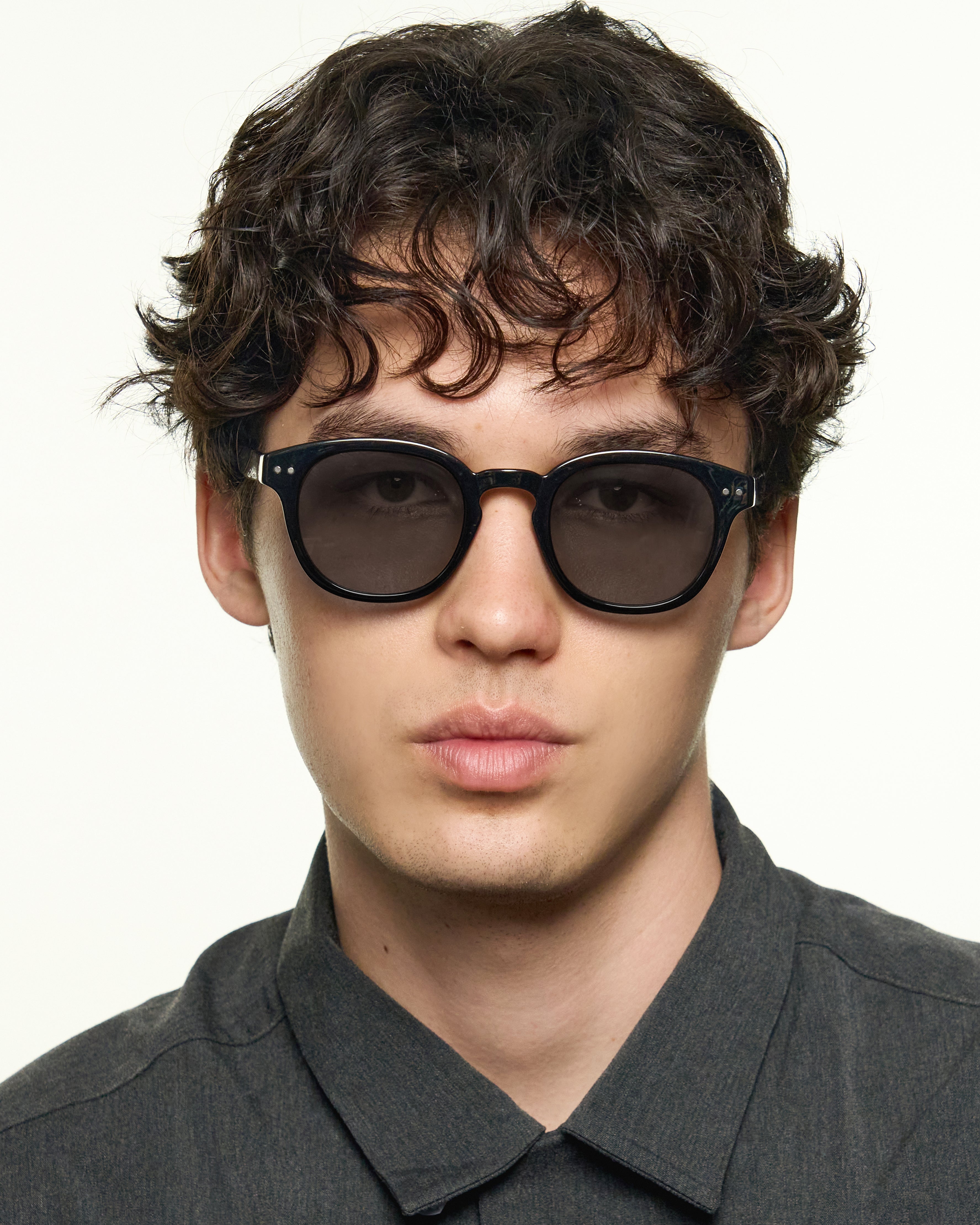 men Hugh Sunglasses round Black recycled polyester
