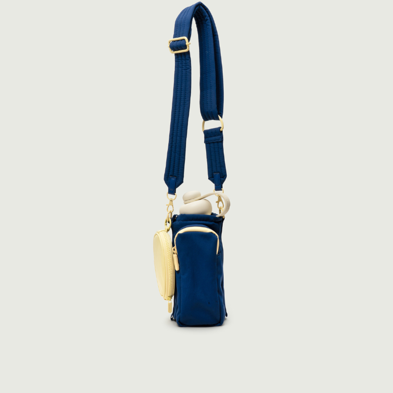 Blackberry::The Flask Sling  blue  front