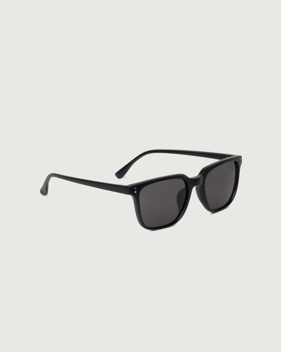 Harry Sunglasses square Black recycled polyester front diagonal