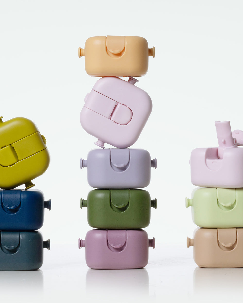 Sunnies Flask-editorial robo cap white 